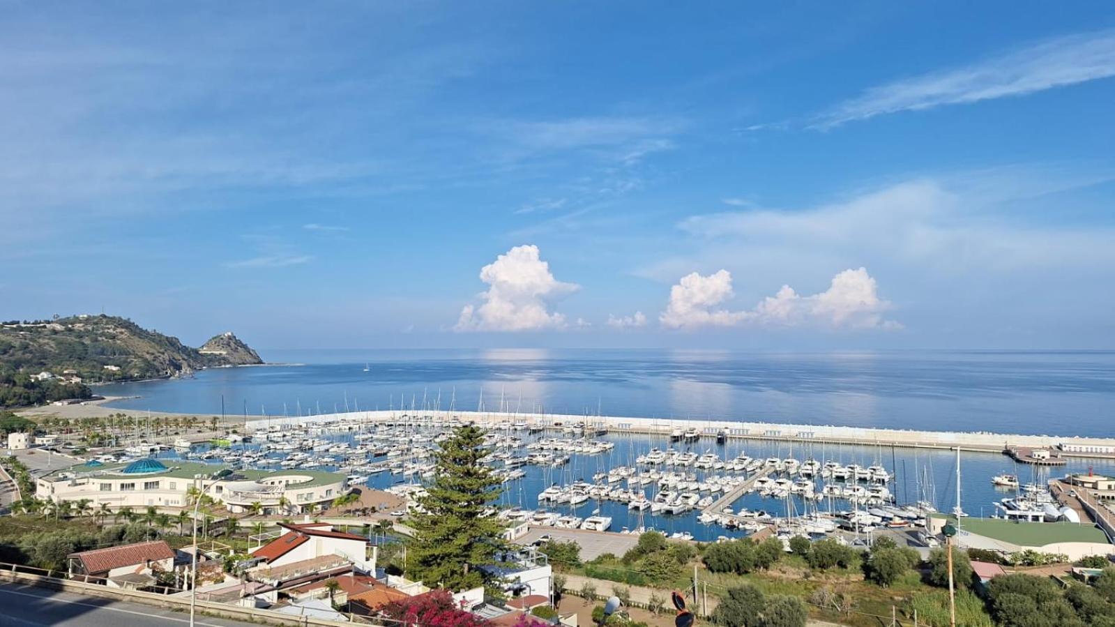 Magico Appartamenti Scafa - Marina Capo dʼOrlando Exteriör bild